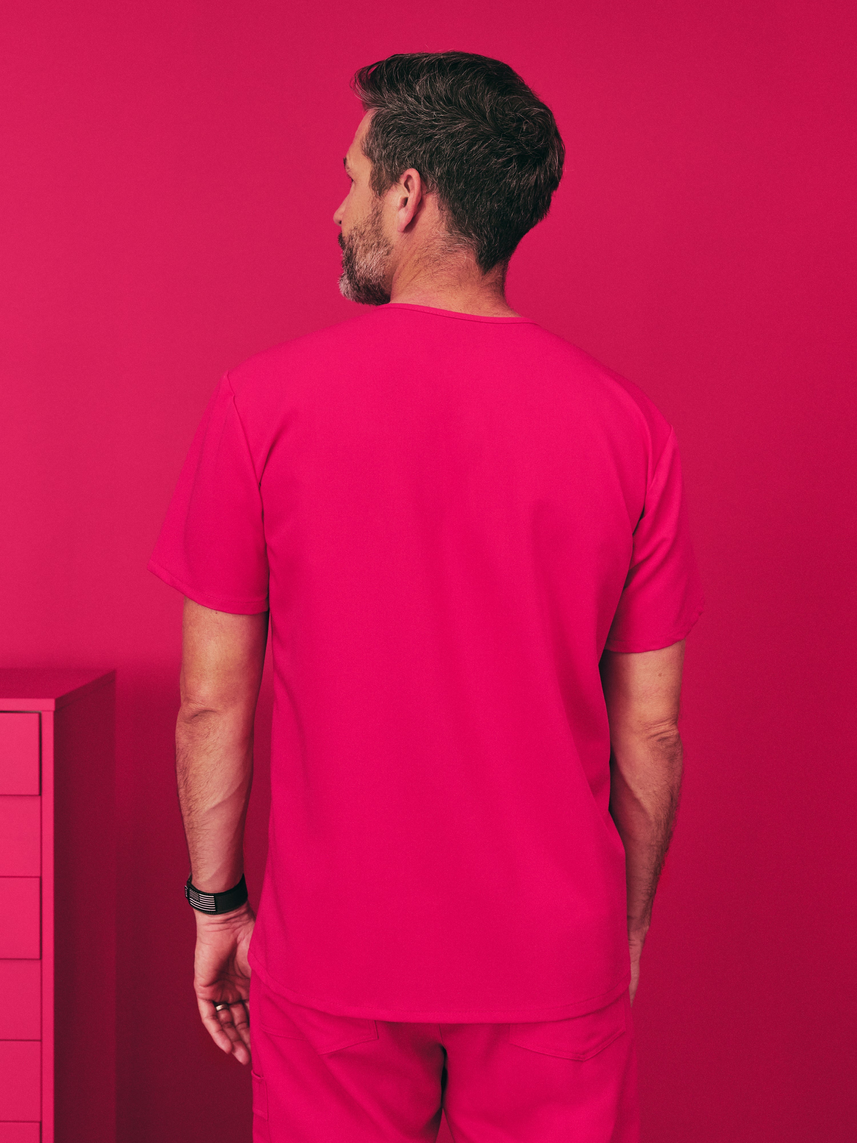 LOGAN RE-GARDE™ - VIBRANT FUCHSIA - One Pocket Men's Scrub Top - SILVADUR™ - Image 4