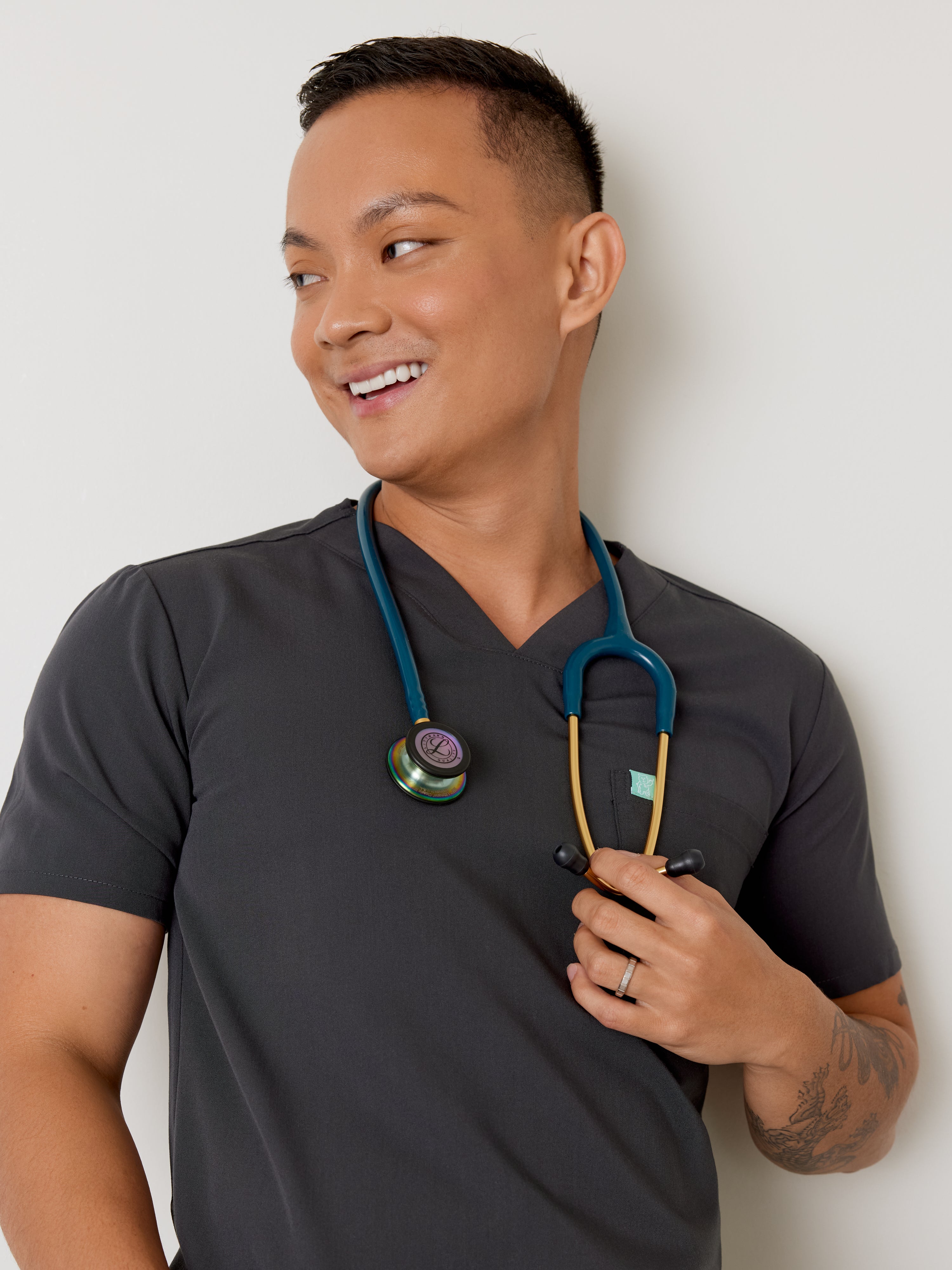 ZACK RE-GARDE™ - CHARCOAL - Three Pockets Men's Scrub Top - SILVADUR™ - Image 2