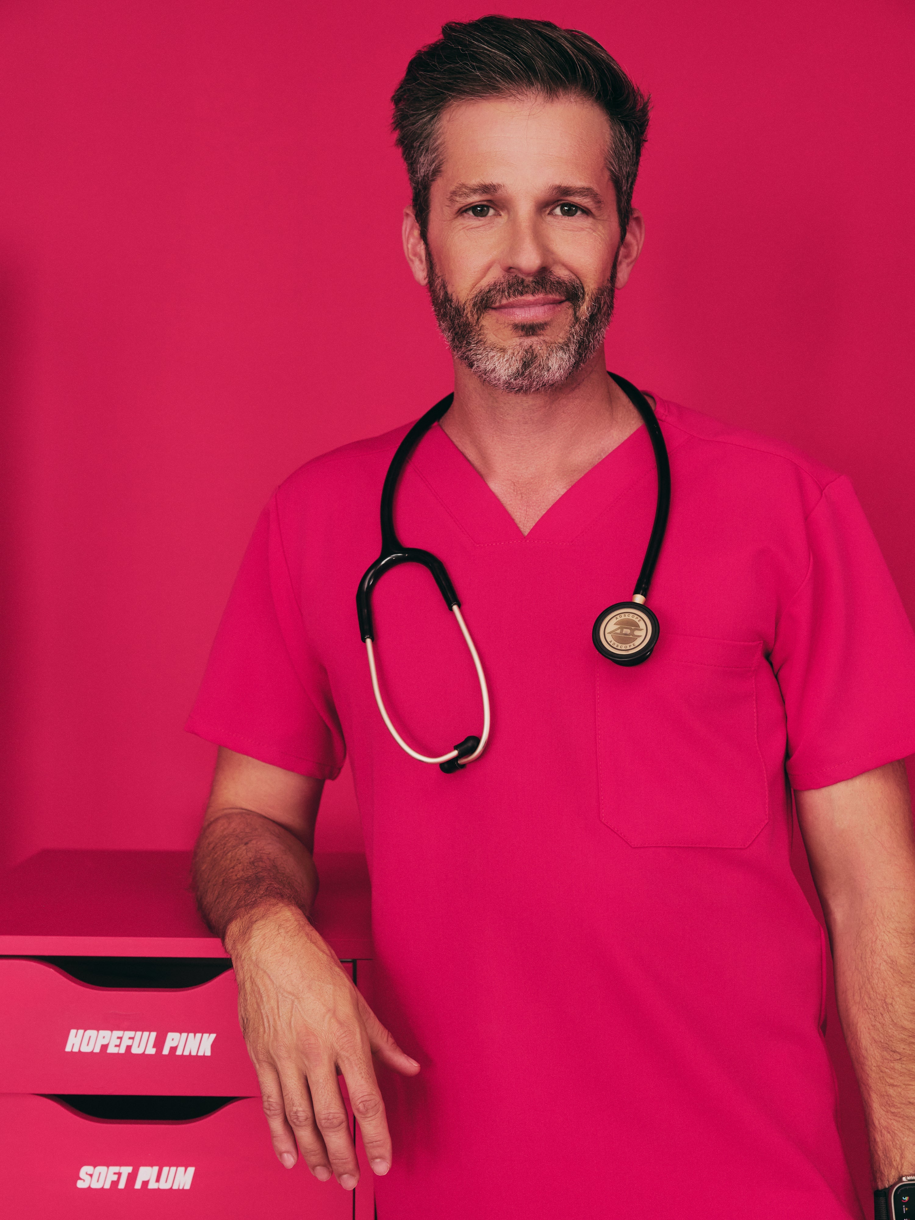LOGAN RE-GARDE™ - VIBRANT FUCHSIA - One Pocket Men's Scrub Top - SILVADUR™ - Image 5