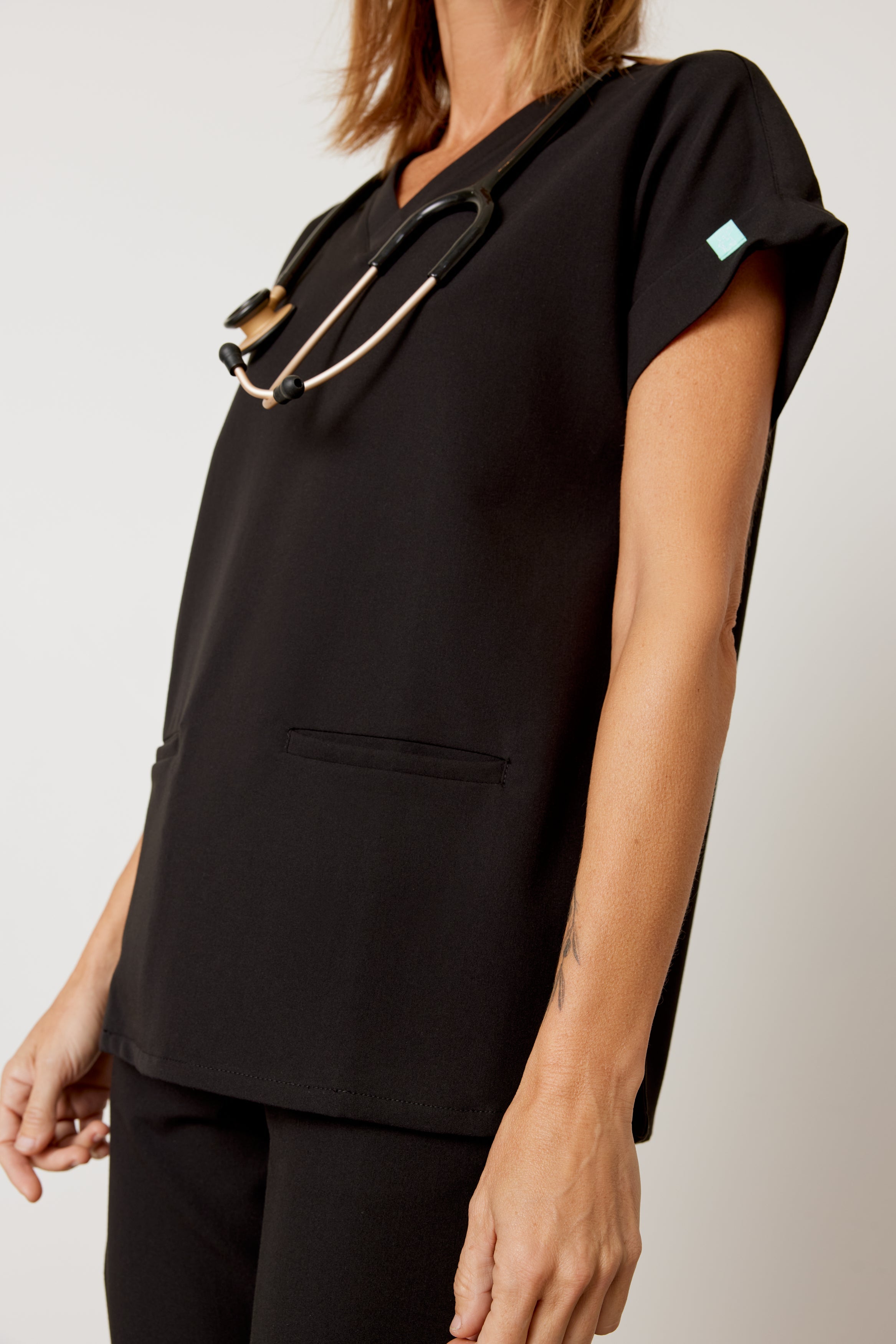 HALLI RE-GARDE™ - BLACK - Loose Fit Scrub Top - SILVADUR™ - Image 2