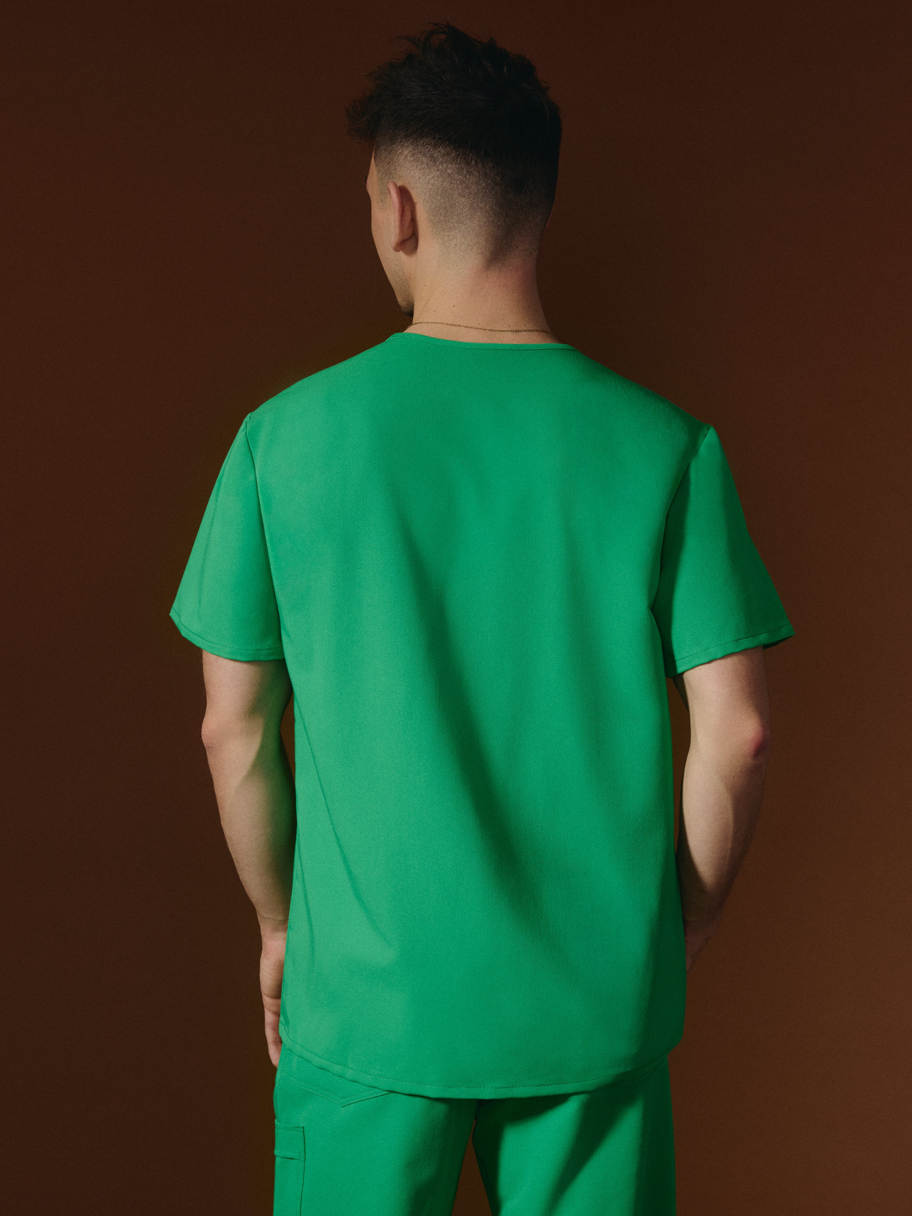 LOGAN RE-GARDE™ - G-M x PONY GREEN - One Pocket Men's Scrub Top - SILVADUR™ - Image 3