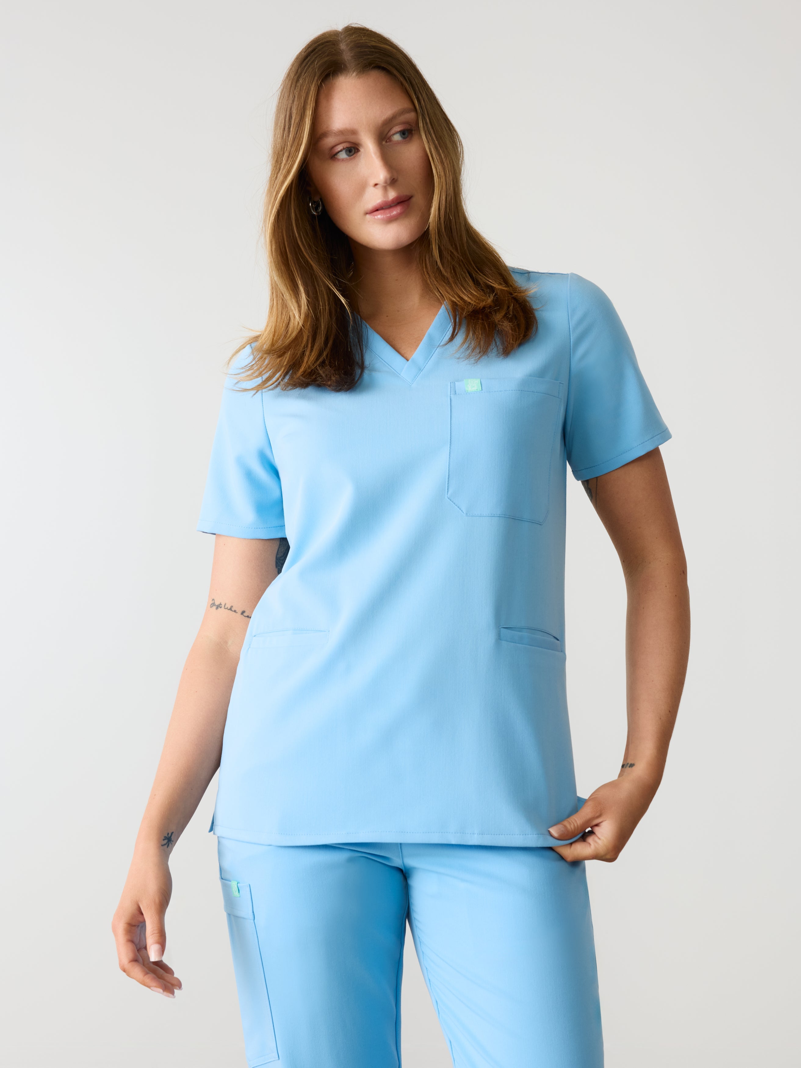 LIV RE-GARDE™ - CLASSIC BLUE - Three Pockets Scrub Top - SILVADUR™