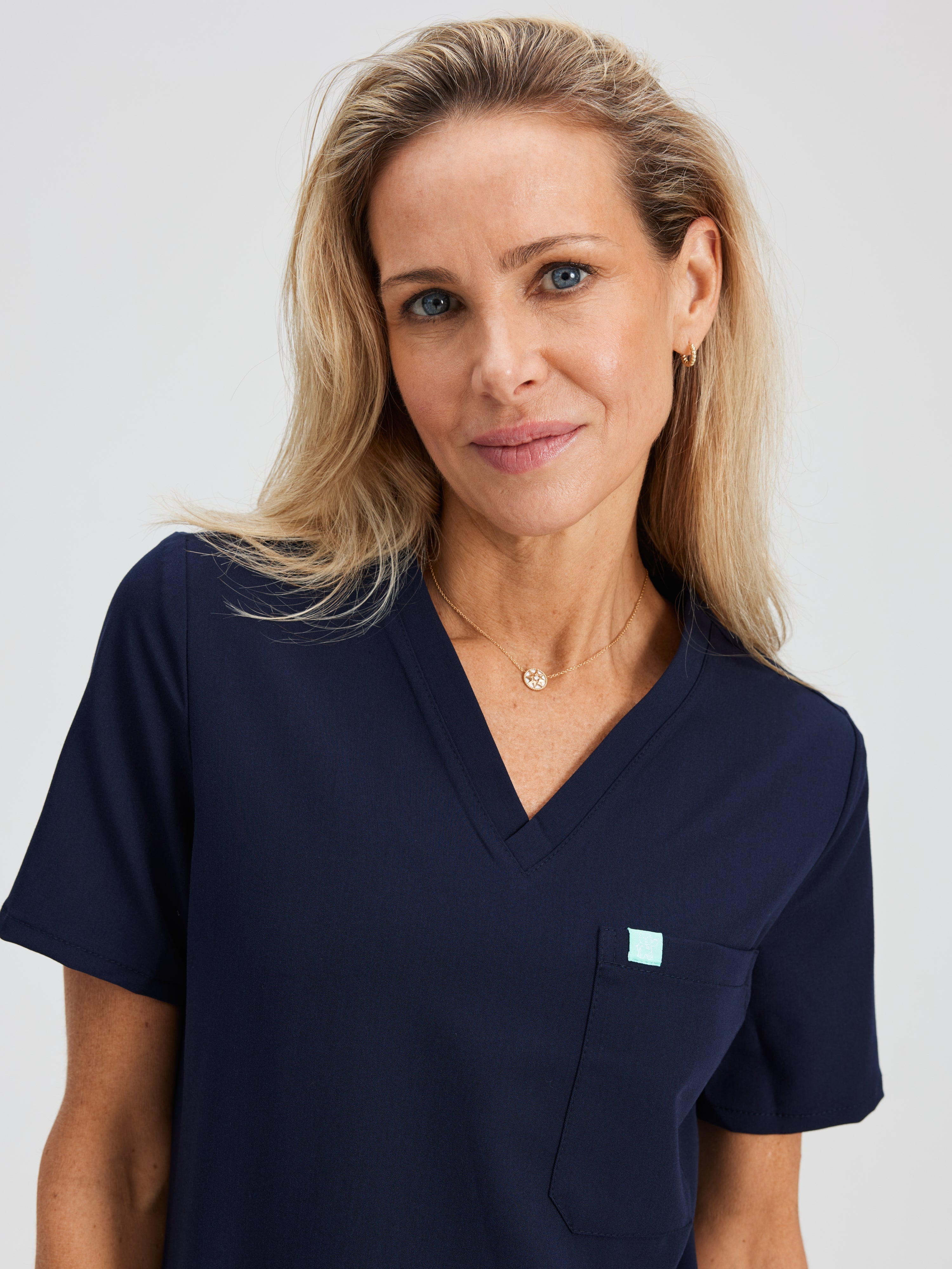 CHLOE RE-GARDE™ - NAVY - Three Pockets Scrub Top - SILVADUR™ - Final Sale - Image 2