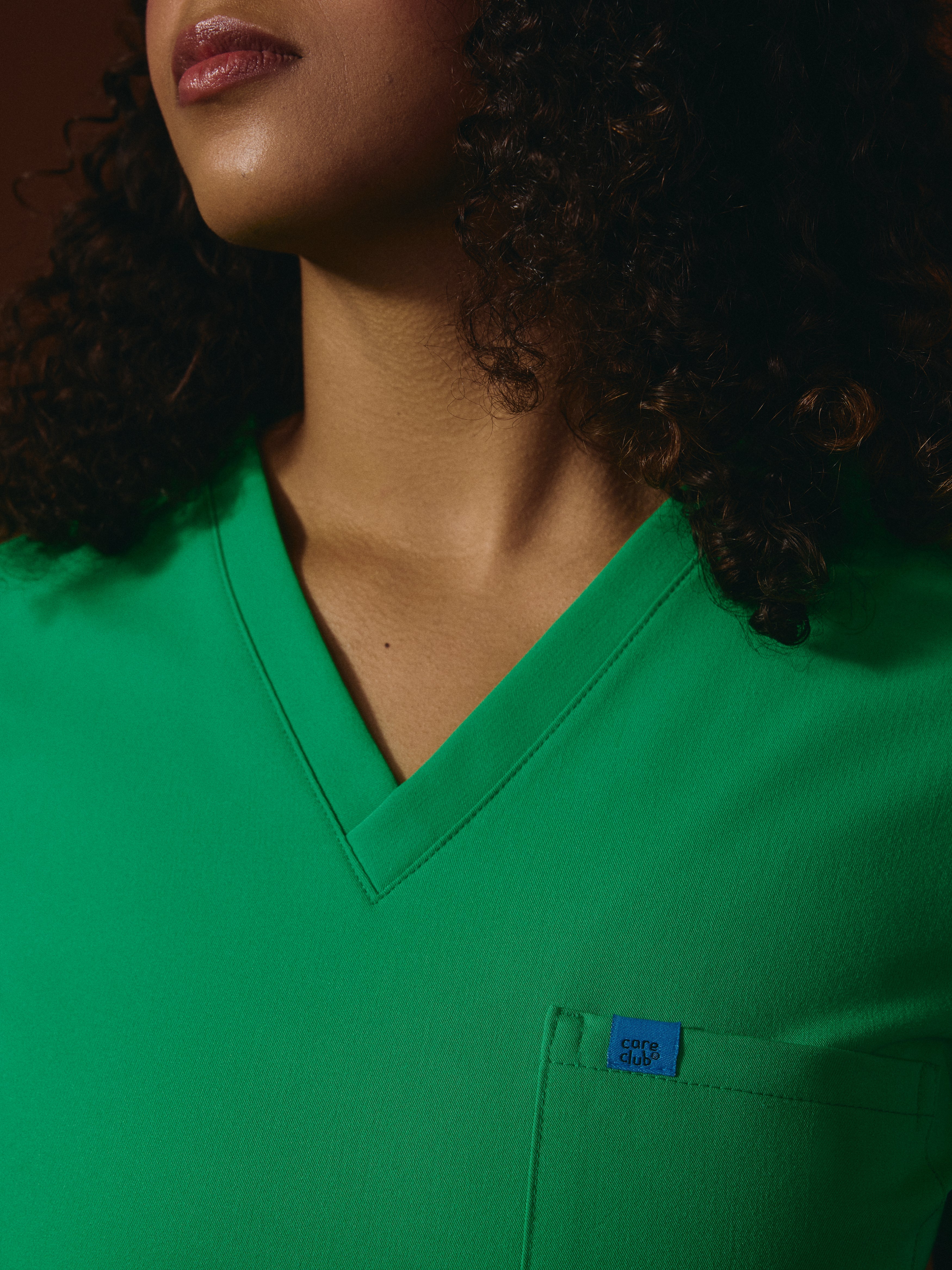 CHLOE RE-GARDE™ - G-M x PONY GREEN - Three Pockets Scrub Top - SILVADUR™ - Image 2